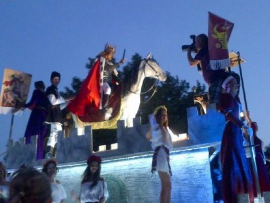 Iată-l pe Radu Mazăre interpretându-l pe Ştefan cel Mare la Carnavalul din Mamaia!